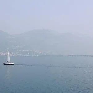 Lakefront Residenza Il Gallo In Riva Al Ferienhaus